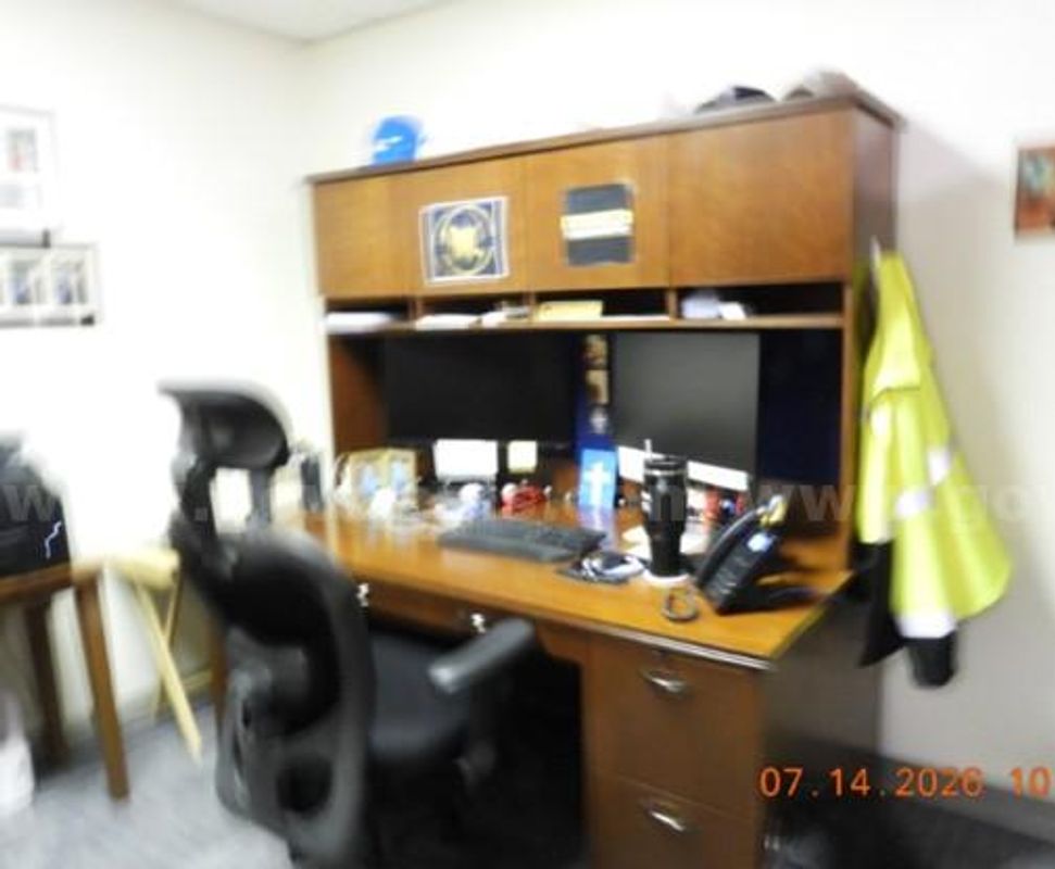 Desk w/ Hutch