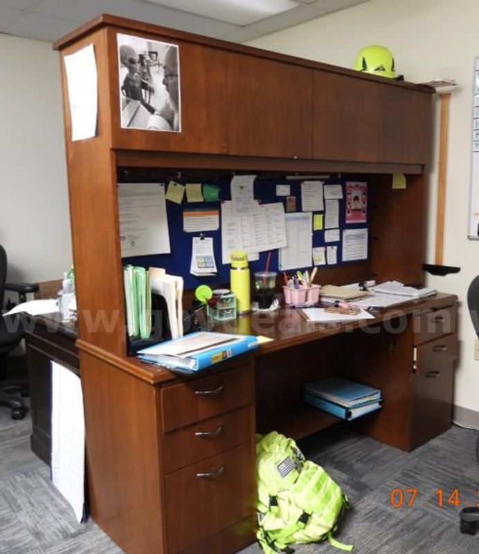 Desk w/ Hutch