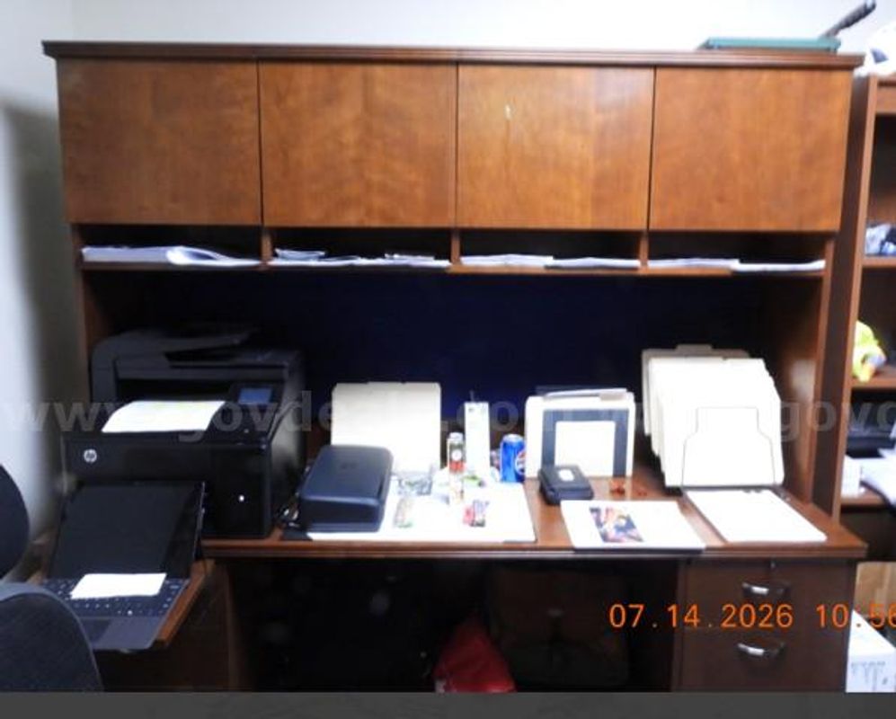 Desk w/ Hutch