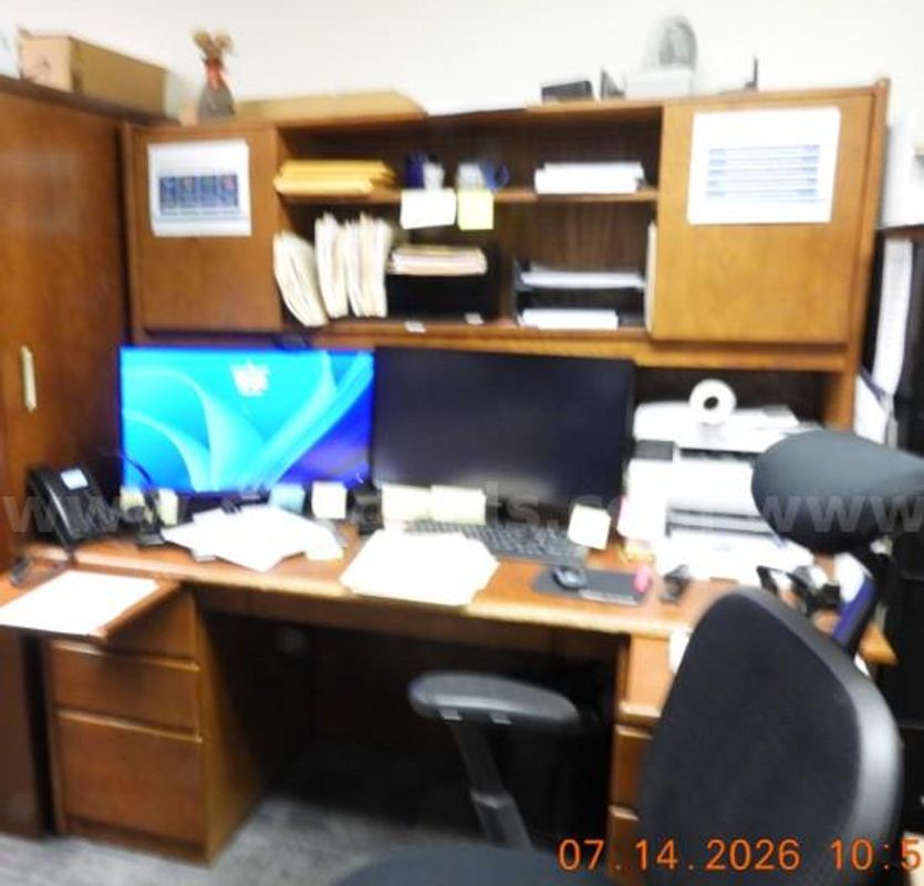 Desk w/ Hutch