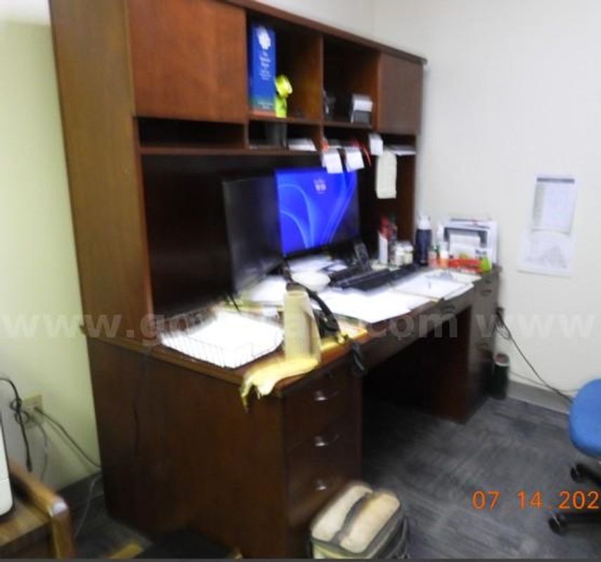 Desk w/ Hutch