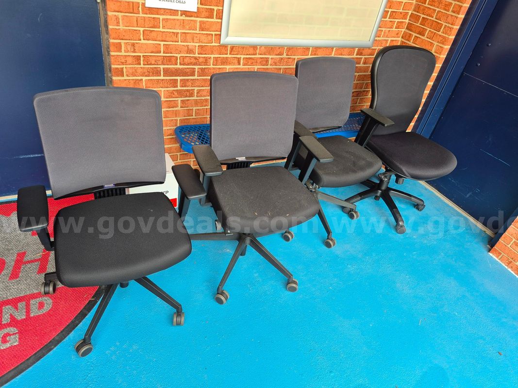 1 Lot of Office Chairs
