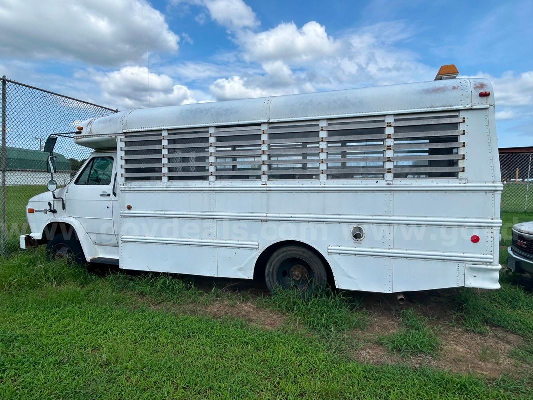 1995 GMC 24 Passenger Bus