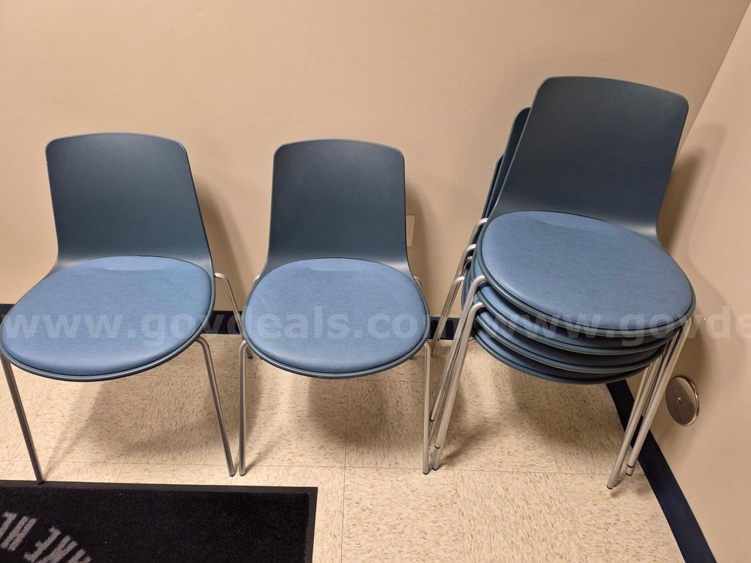 1 Lot of Chairs