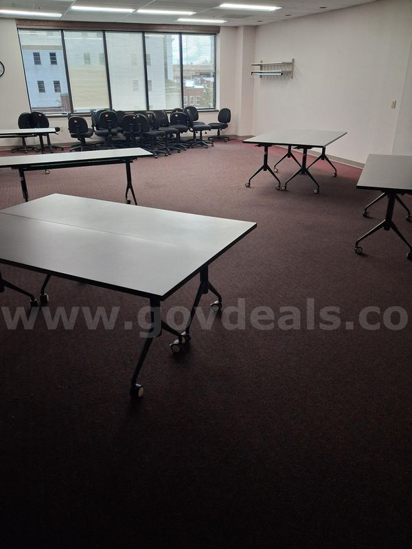 Lot of 14 - Tables