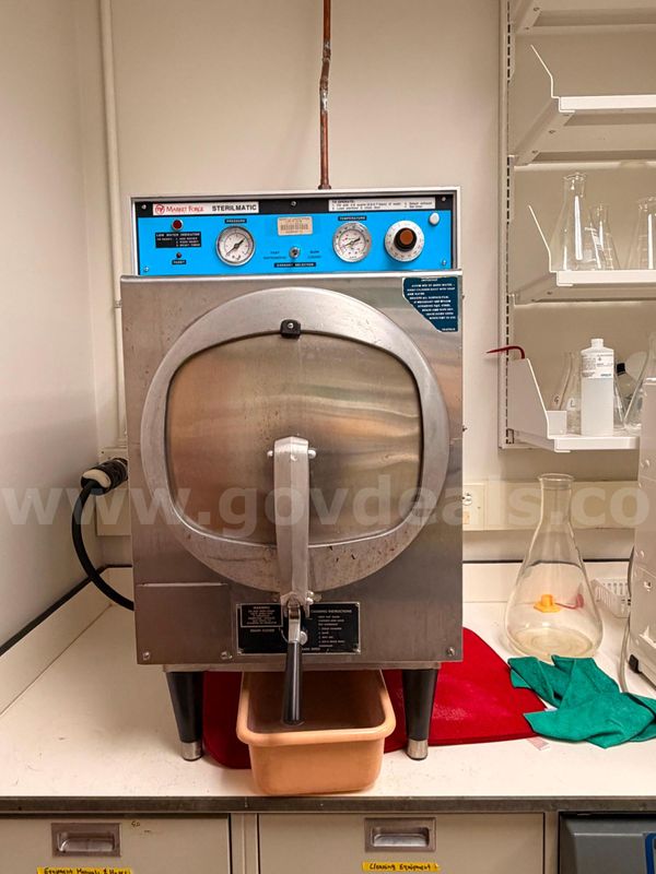 Laminar Flow Hood & Autoclave (Science Lab Equipment)