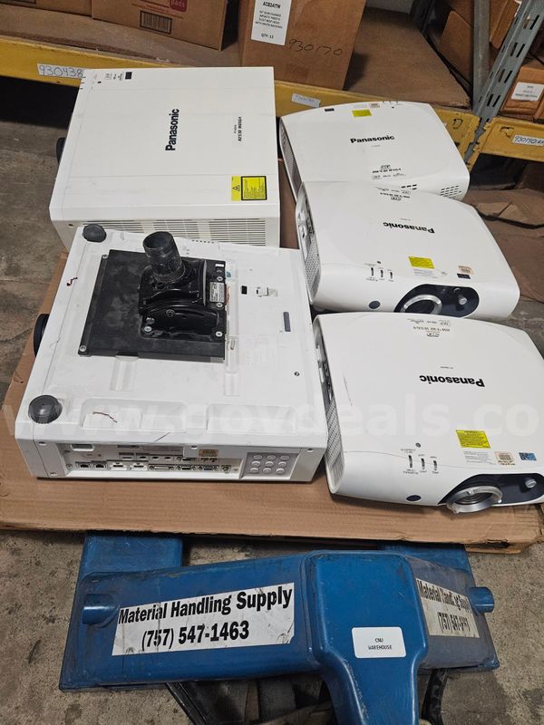 Lot Of 5 Panasonic Projectors