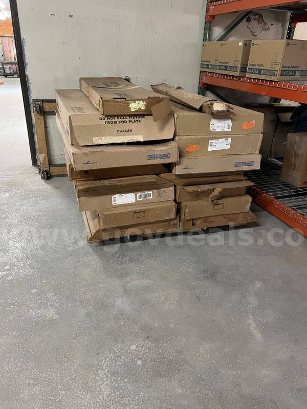 Lot of 16 Light Fixtures
