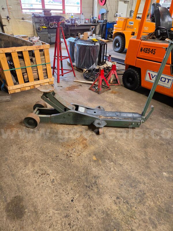 Six-Ton Hydraulic Floor Jack