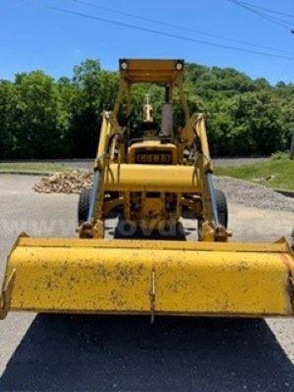 1 Lot of 1 Used Yellow Ford Tractor