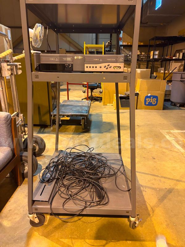 Bretford Rolling AV/Media Cart