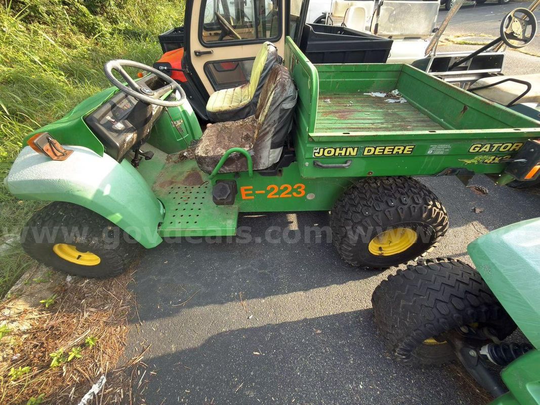 John Deere Gator