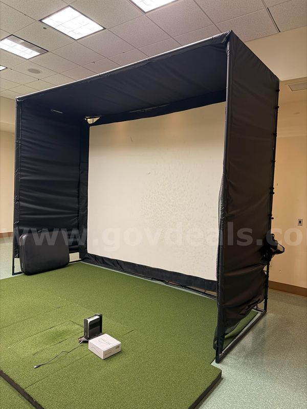 SKYTRAK Studio Golf Simulator