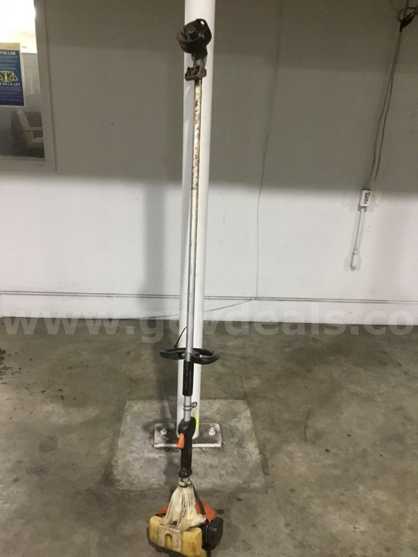 70 inch N23486 (SALEM) trimmer (BLADE CUTTING BLADE IS DETACHED) "DH"