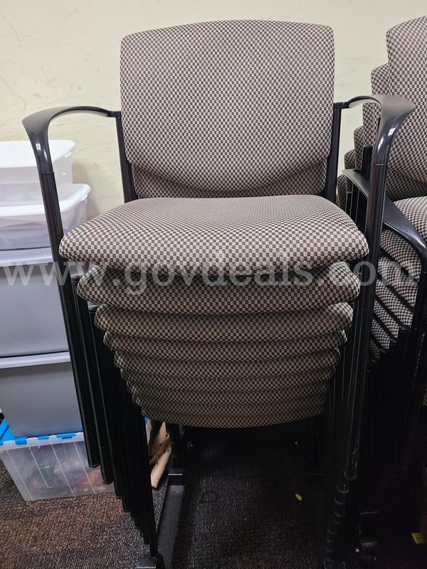 Stacking chairs (49) with 6 rolling racks