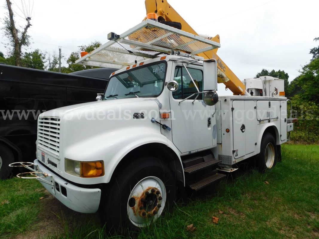 BUCKET TRUCK 1999 INTERNATIONAL 4700