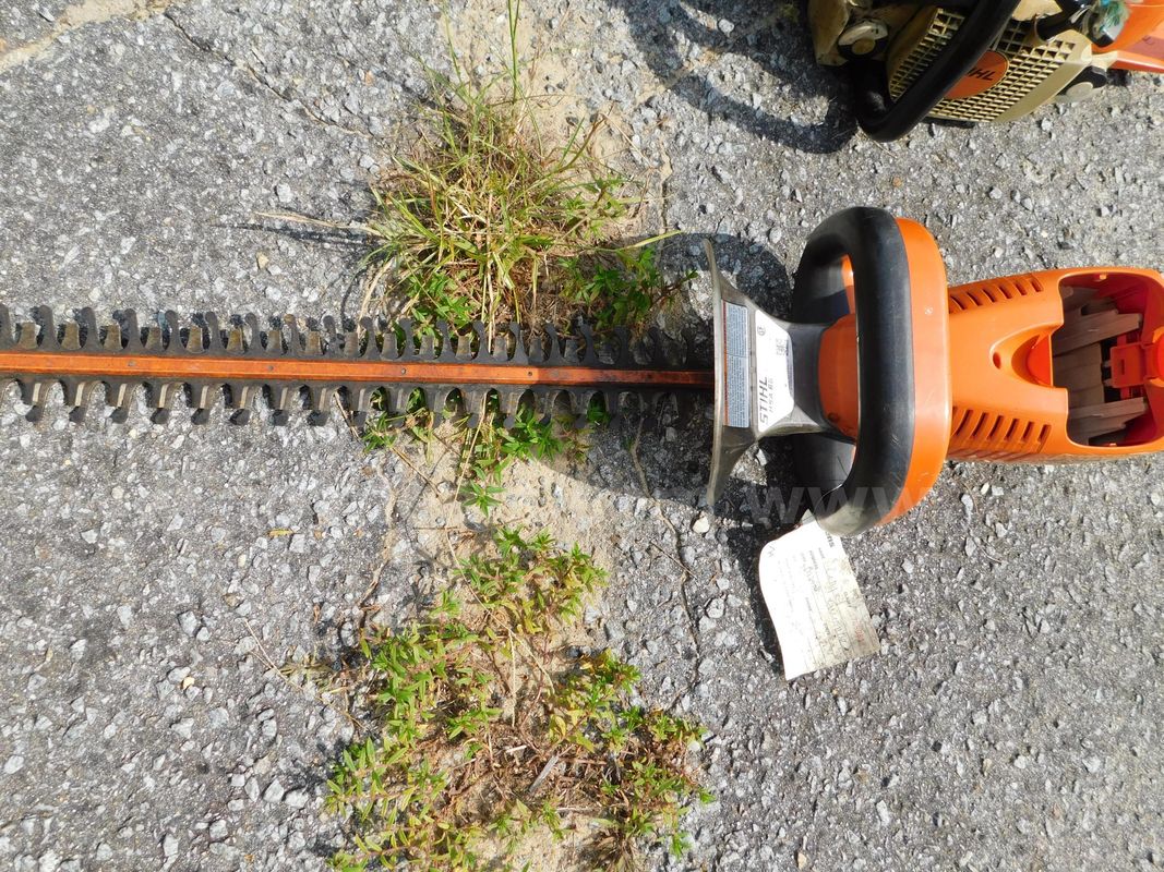 HEDGE TRIMMER, STIHL HSA 66, 2015 BATTERY POWERED