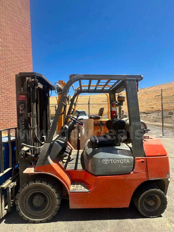 2000 Toyota 7FGU25 Forklift