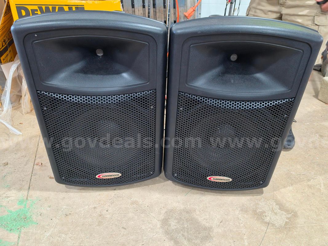 Harbinger APS15 Powered Speakers