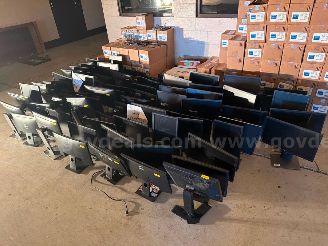 75 Dell monitors 15 to 17 inch