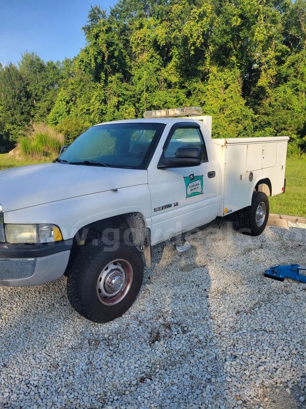 2002 Dodge Ram 2500, 5.9L magnum V8, 4WD.