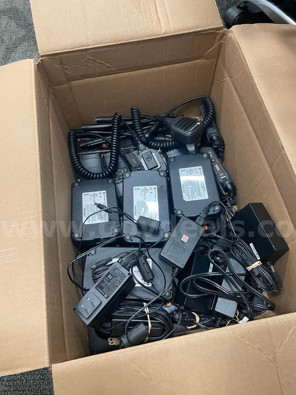 10 Motorola portable radios with antenna, charging station and wires. Batch 8