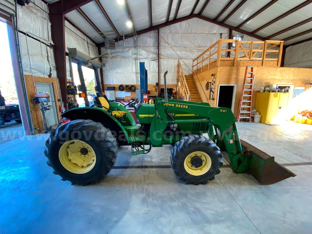 John Deere 5410 with Bucket attachment