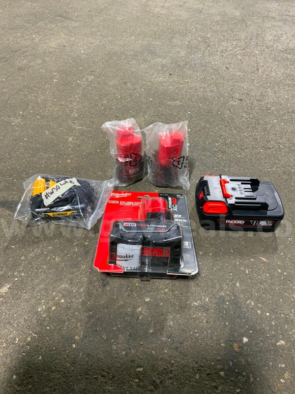 NEW Lot of 5 Miscellaneous Power Tool Battery Packs Milwaukee Dewalt Rigid M12 RB-1825 DCB120 #W30