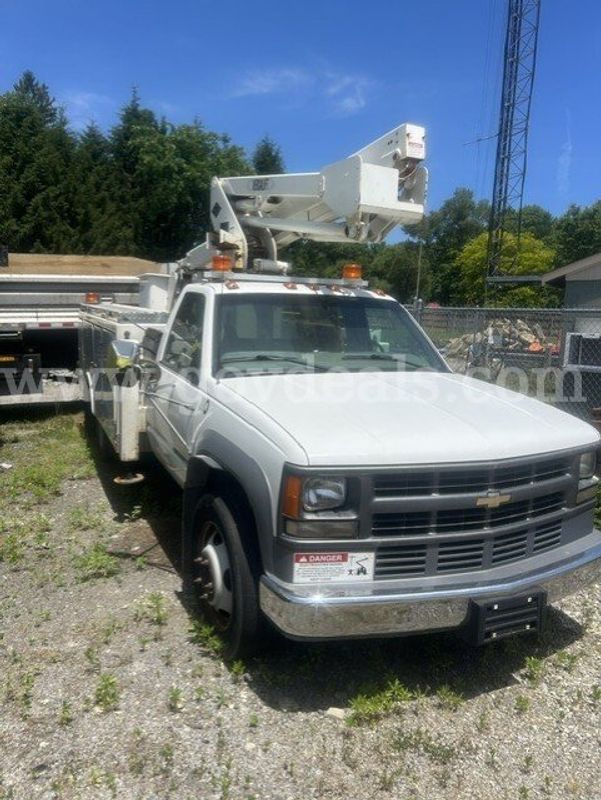 2000 Chevrolet C/K 3500 Reg. Cab 2WD Bucket Truck