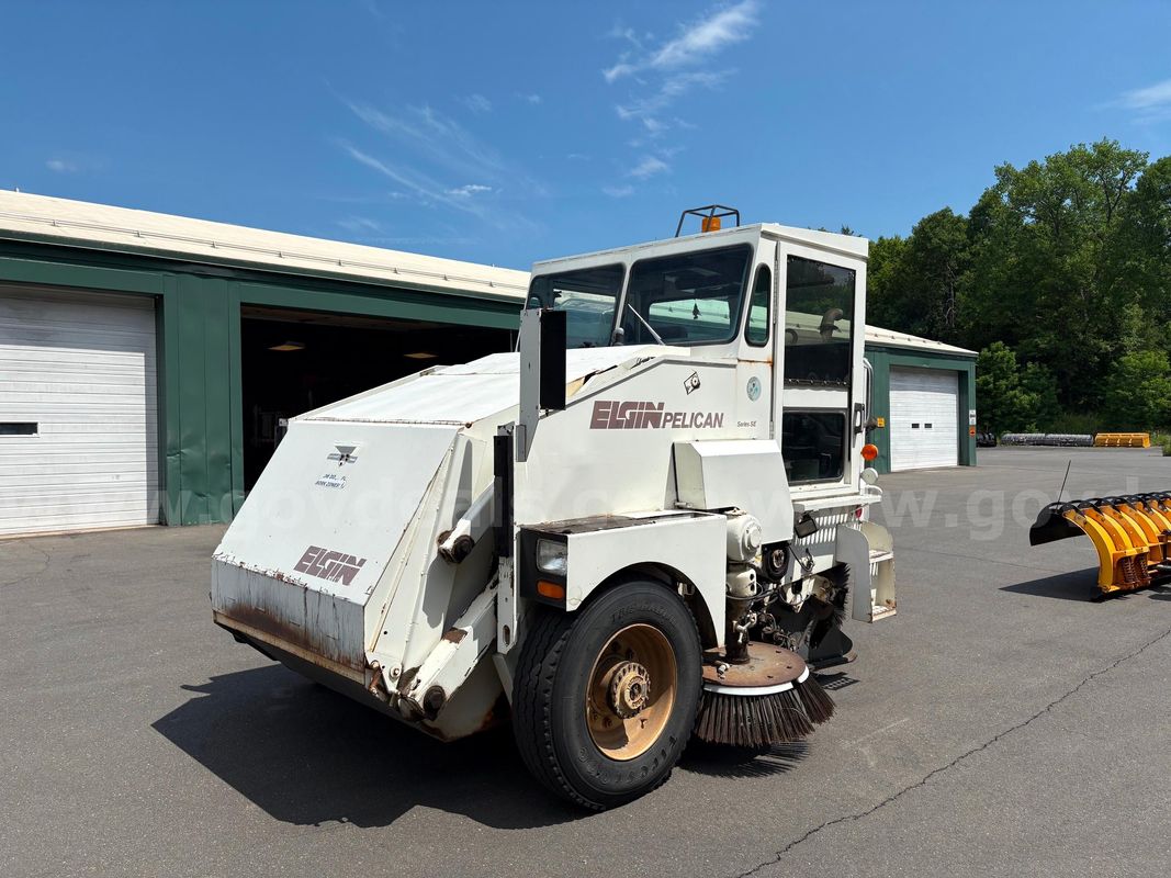 1997 Elgin Pelican Sweeper