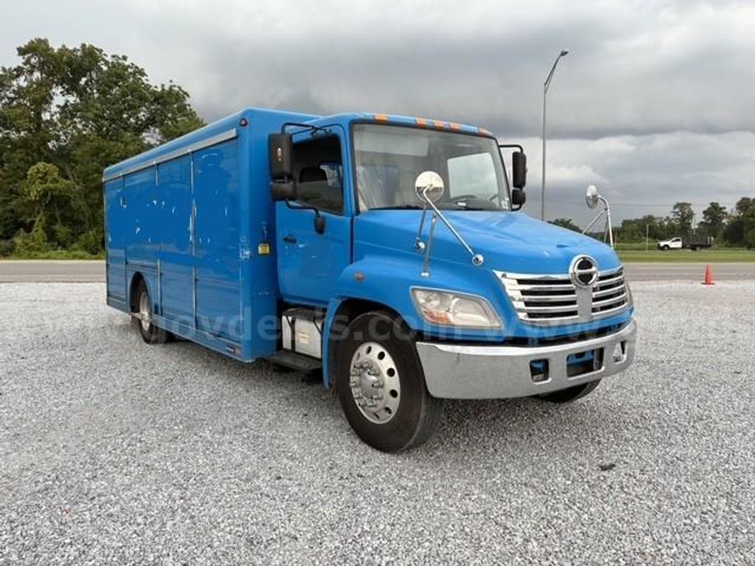 2009 Hino Conventional Cab with Aluminum Beverage Delivery Body