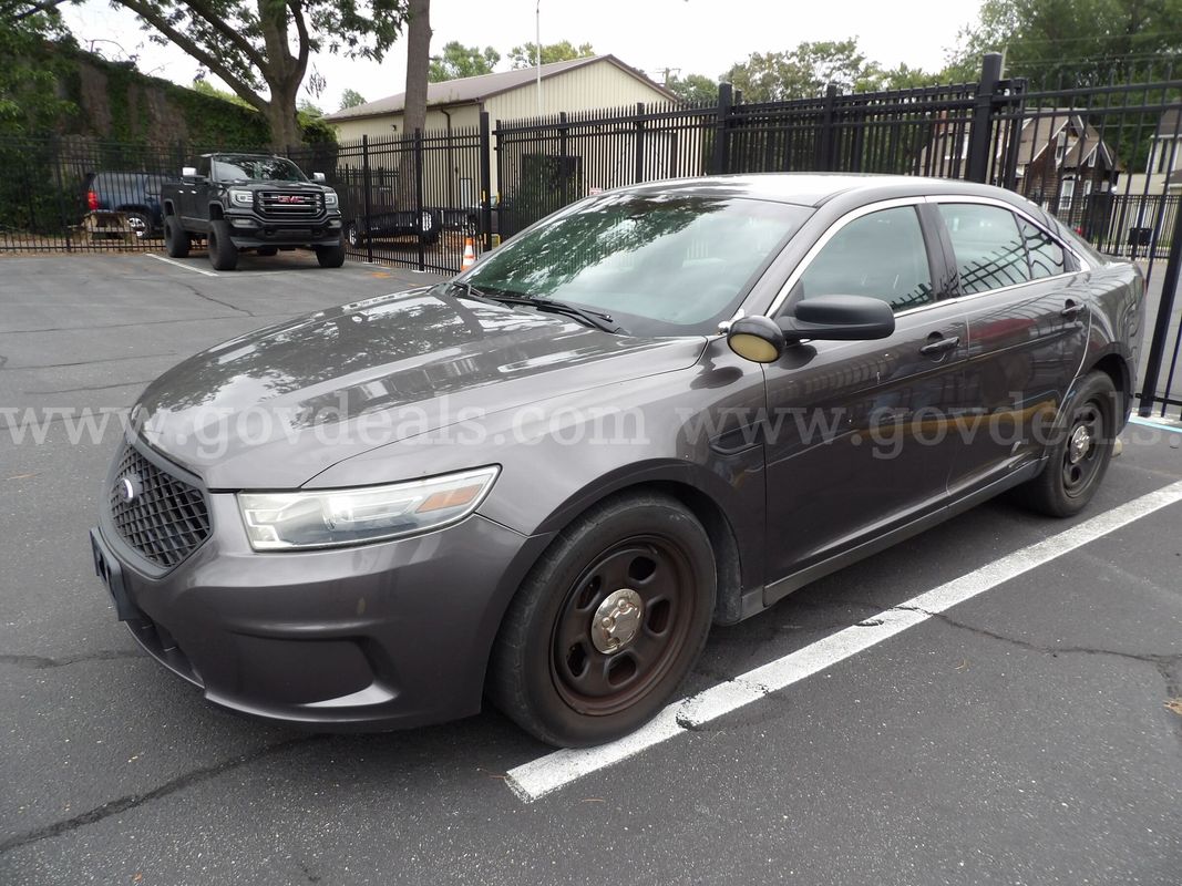 2013 Ford Taurus Police AWD (Low Miles)