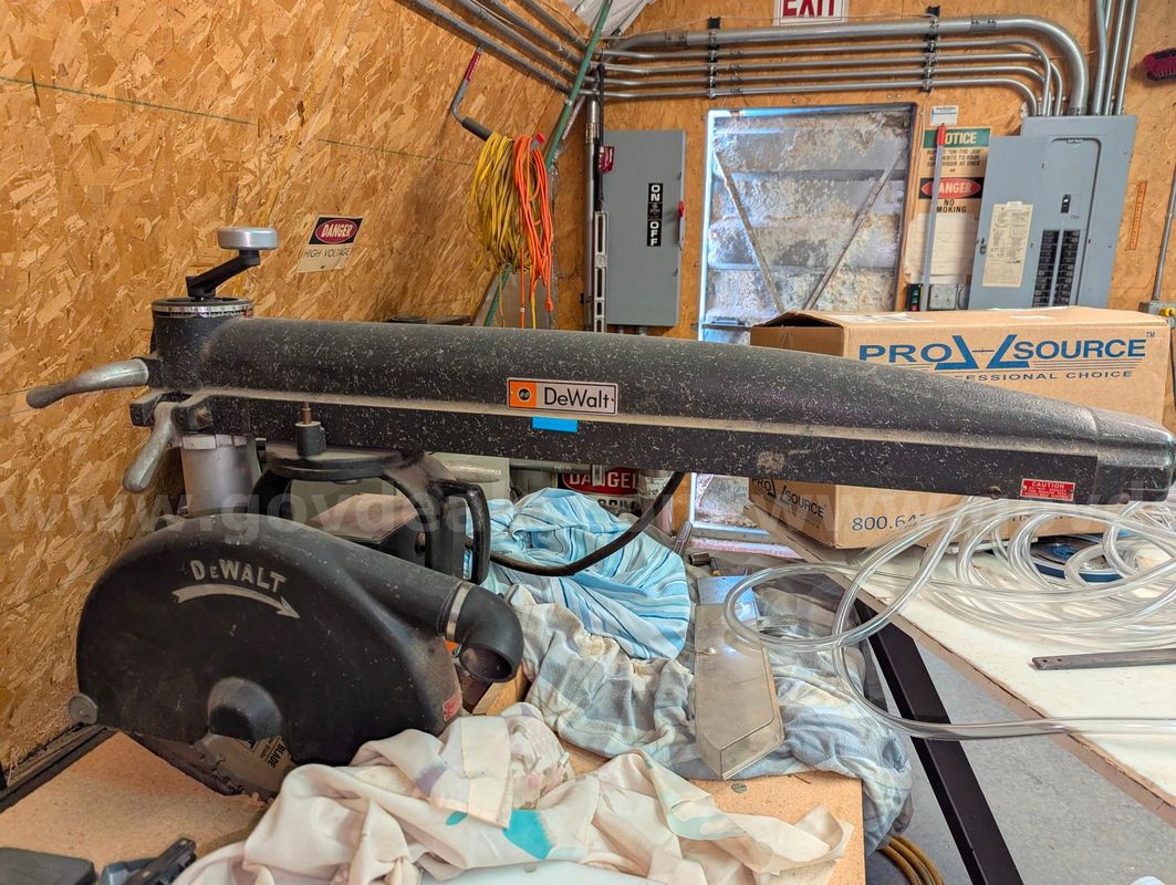 Vintage DeWalt radial arm saw
