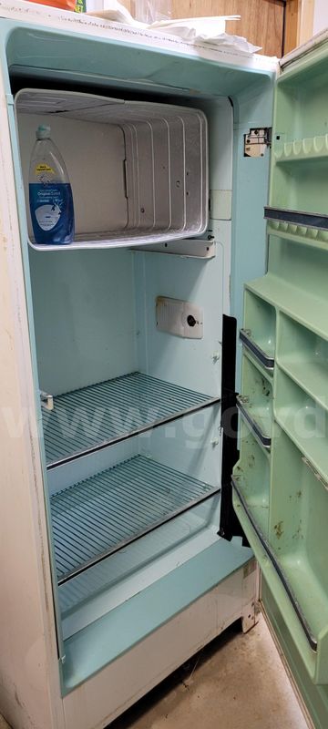 Vintage Westinghouse refrigerator/freezer - Runs
