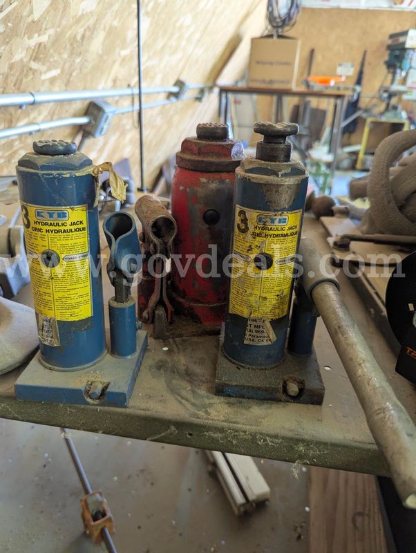 Lot of Assorted Hydraulic Jacks & Hydraulic Cylinder