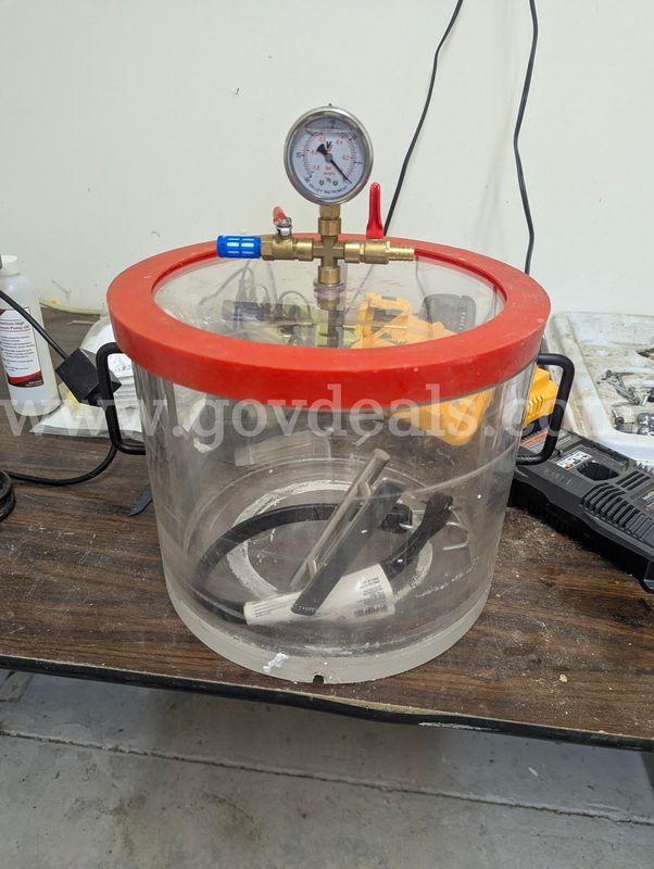 3-Gallon Clear Acrylic Vacuum Chamber with Gauge and Valve Manifold