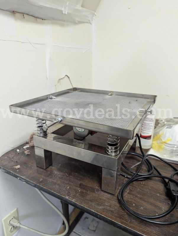 Stainless Steel Vibrating Table – Approximately 3,000 RPM