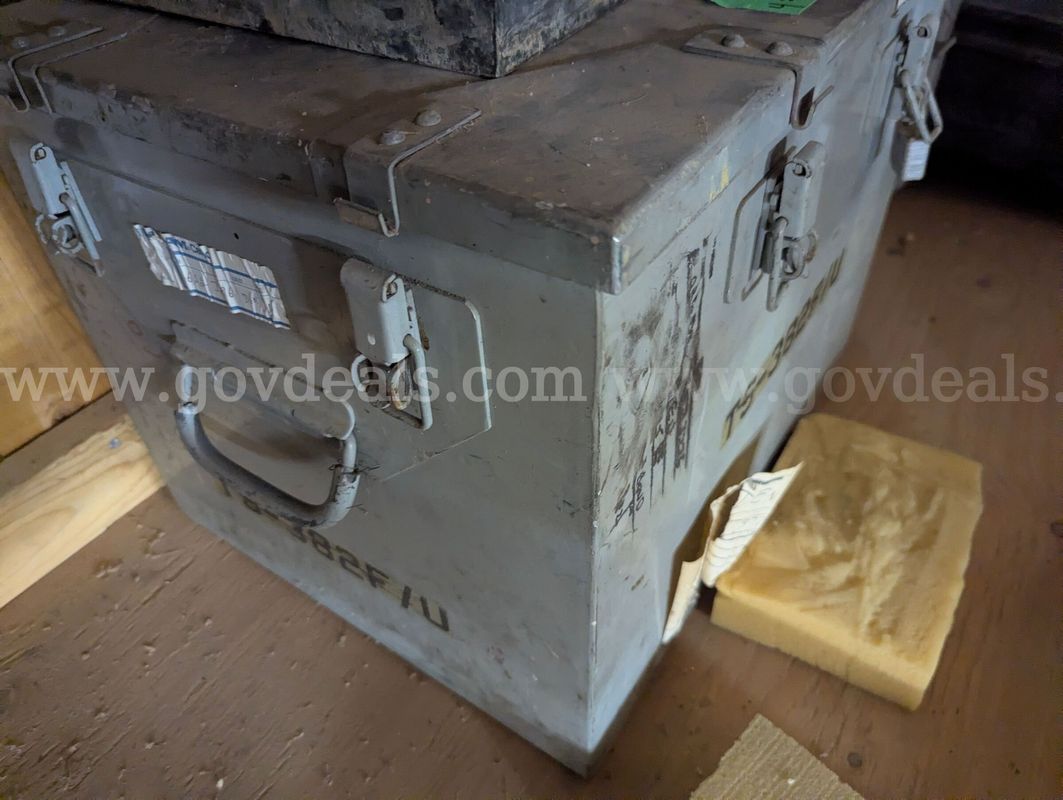 Vintage Military TS-382F/U Metal Equipment Storage Case – 20" x 16" x 20"