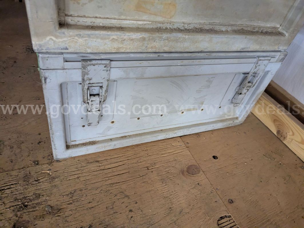 Heavy-Duty Fiberglass Military-Style Storage / Equipment Case – 26" x 17" x 26"