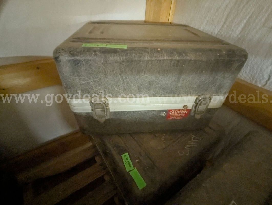 Heavy-Duty Fiberglass Equipment Storage Case – 17" x 21" x 13"