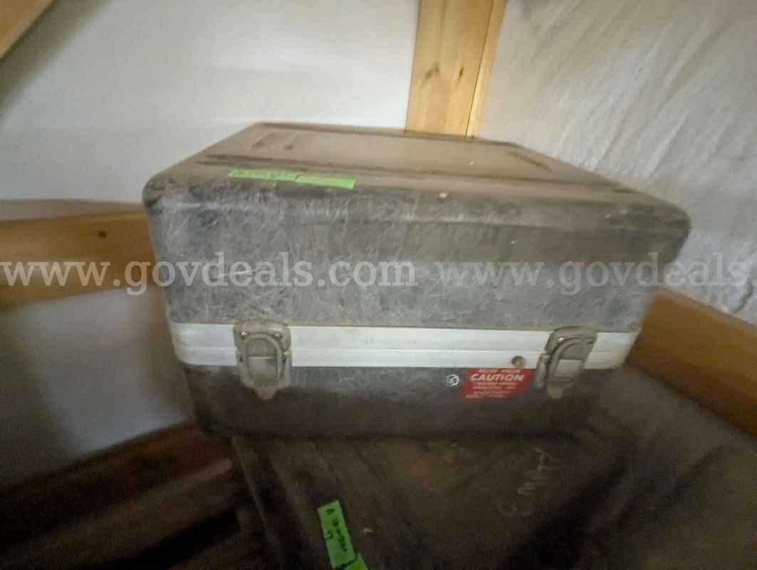 Heavy-Duty Fiberglass Equipment Storage Case – 20" x 24" x 17"