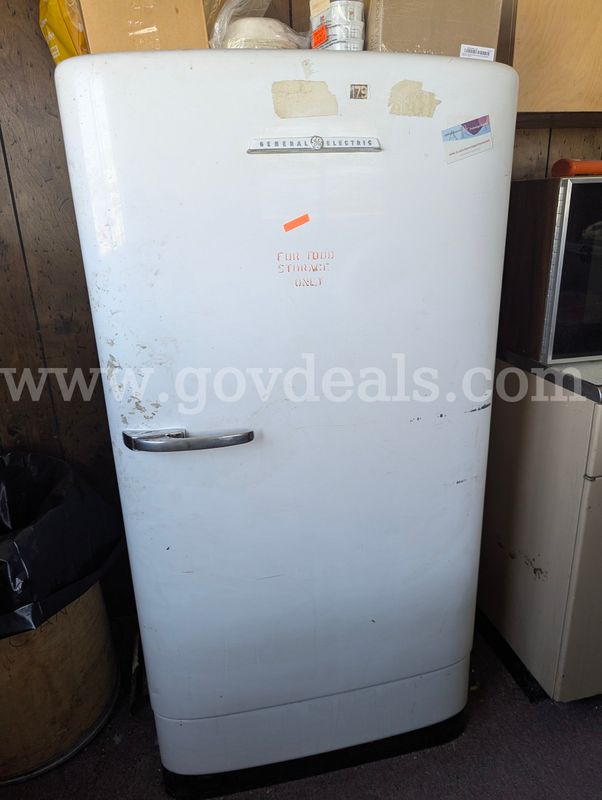 General Electric mid-century refrigerator working order!
