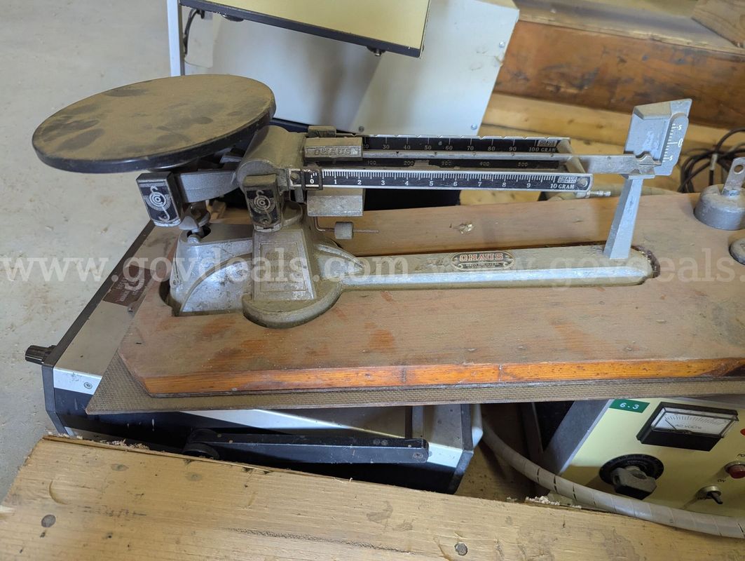 Vintage OHAUS Mechanical Triple-Beam Laboratory Balance Scale