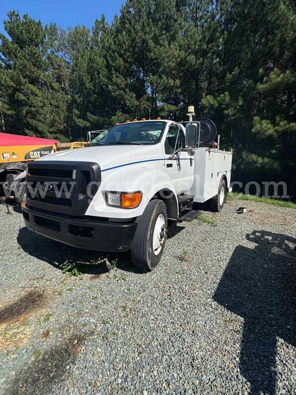 2004 Ford F750