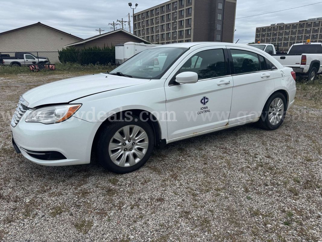 2013 Chrysler 200 LX