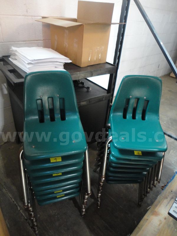 1 Lot (16) Student Chairs