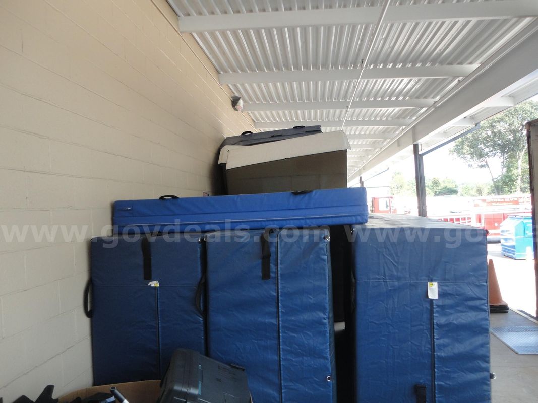 Pole Vault Landing Mat System With Cover