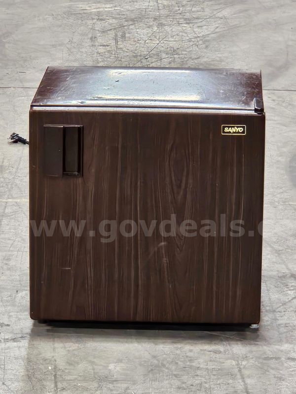 Sanyo Mini Refrigerator