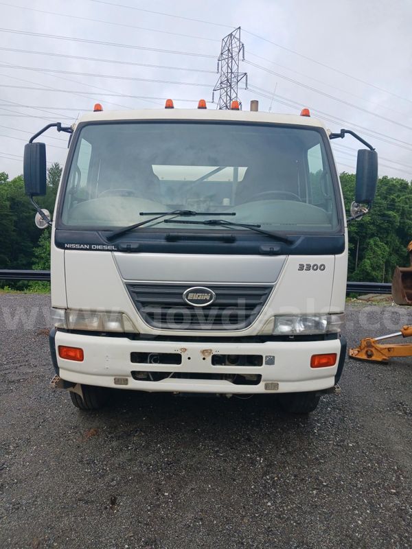 2009 NISSAN UD 3300 ELGIN CROSSWINDS SWEEPER