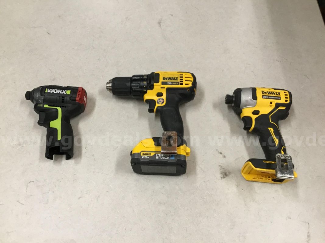 1 Lot of Cordless Power Tools (Worx, DeWalt)